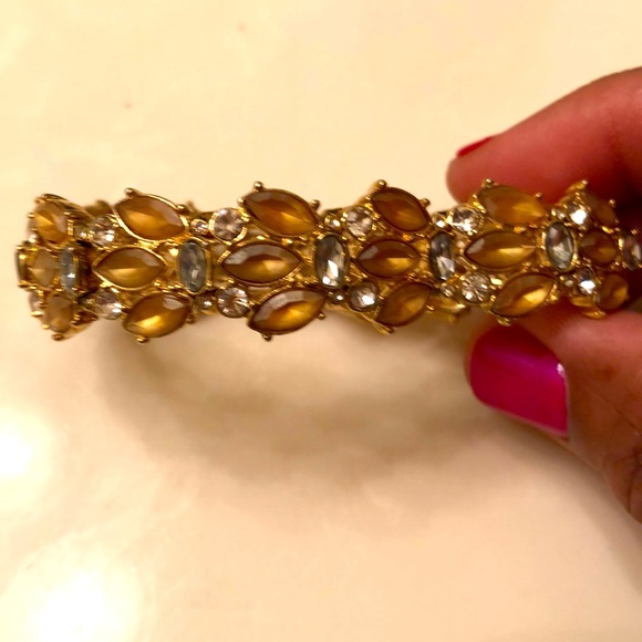 Jewelry - ADORABLE dressy stretch bracelet